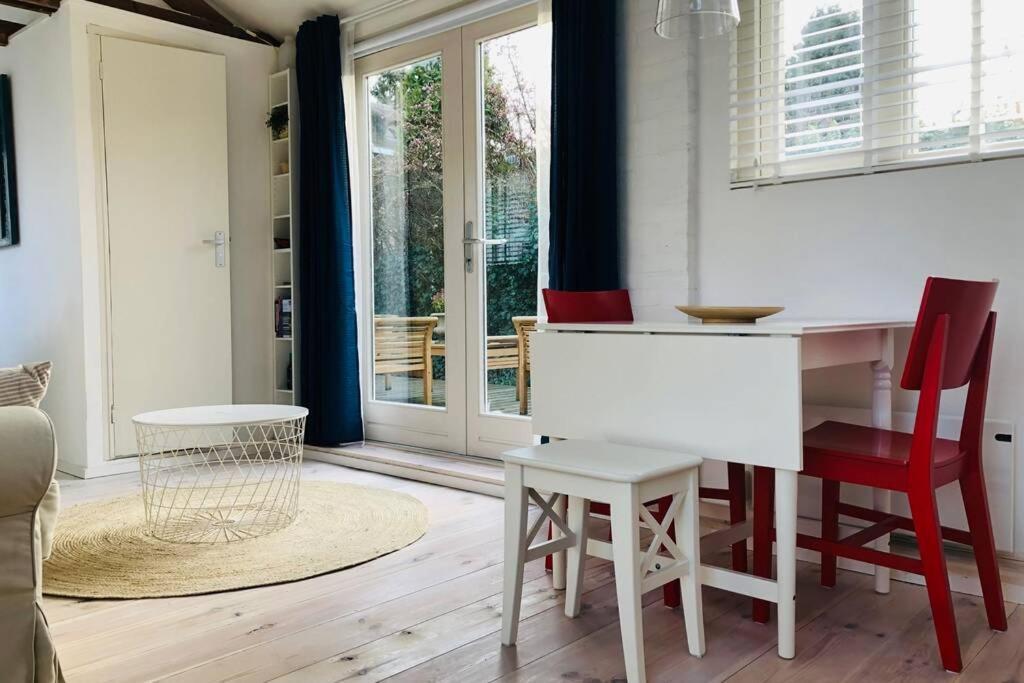 Tiny House In Tuin Van De Statige Villa Mariahof Dordrecht Exteriér fotografie