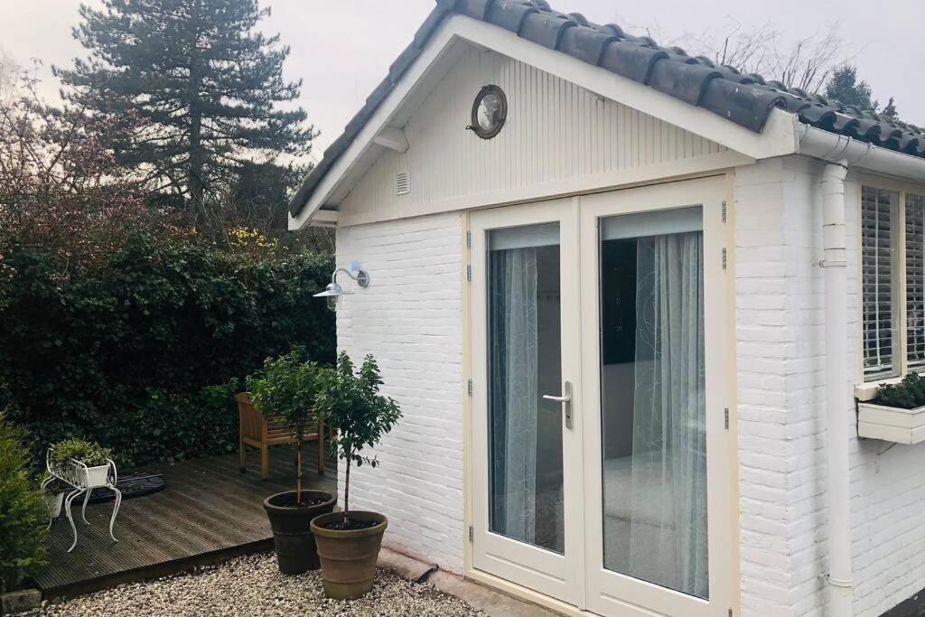 Tiny House In Tuin Van De Statige Villa Mariahof Dordrecht Exteriér fotografie