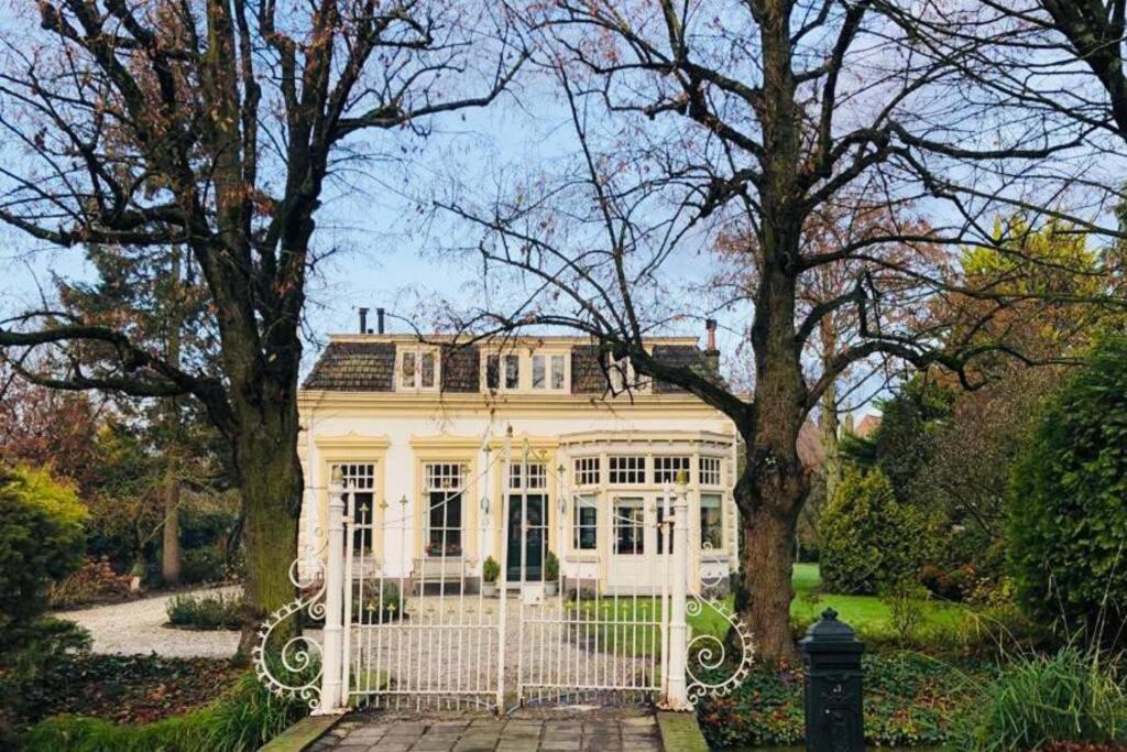 Tiny House In Tuin Van De Statige Villa Mariahof Dordrecht Exteriér fotografie